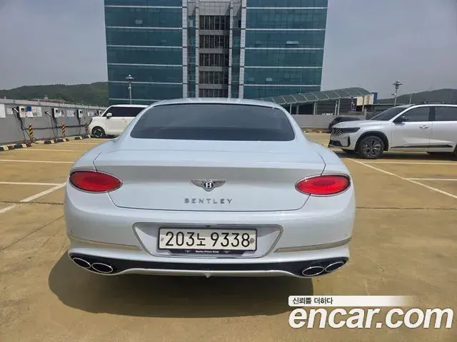 Bentley Continental GT 2022 — Şəkil 8/8