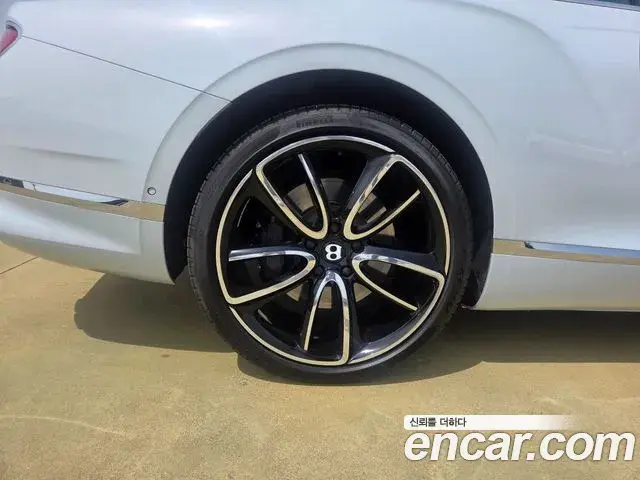 Bentley Continental GT 2022 — Şəkil 7/8