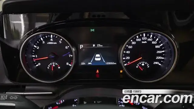Kia Carnival 2022 — Photo 8/20