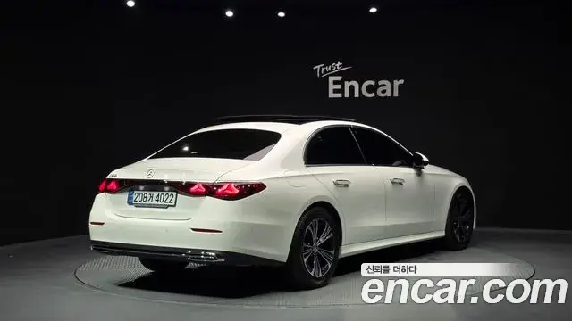 Mercedes-Benz E-Class 2025 — Фото 2/20
