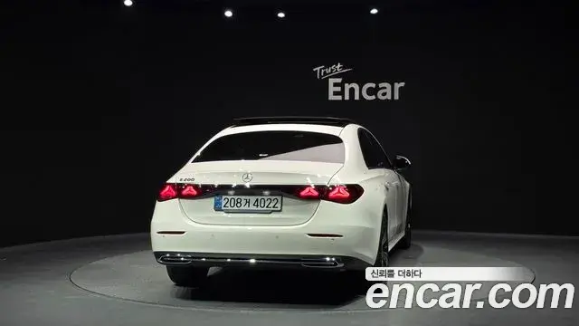 Mercedes-Benz E-Class 2025 — Фото 4/20
