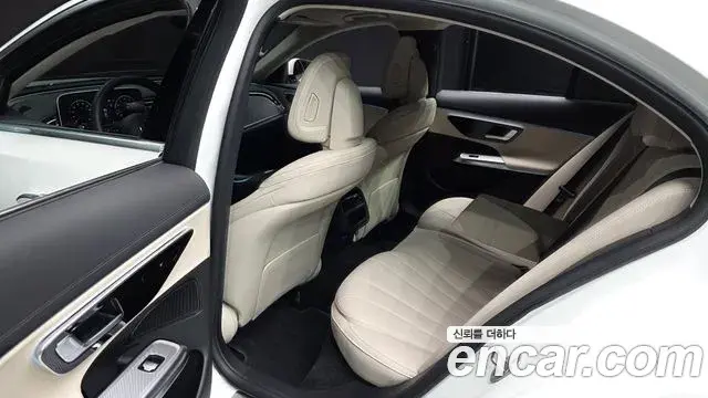 Mercedes-Benz E-Class 2025 — Фото 12/20