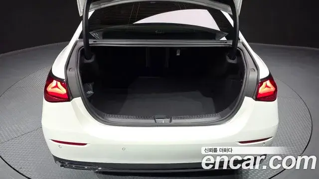 Mercedes-Benz E-Class 2025 — Фото 20/20
