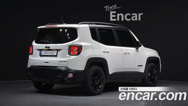 Jeep Renegade 2019 — Фото 1/20