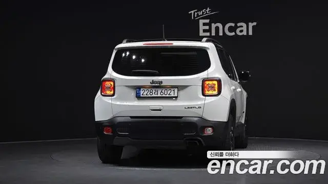Jeep Renegade 2019 — Фото 3/20