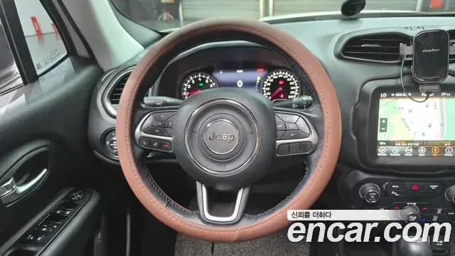 Jeep Renegade 2019 — Фото 13/20