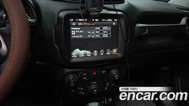 Jeep Renegade 2019 — Фото 14/20