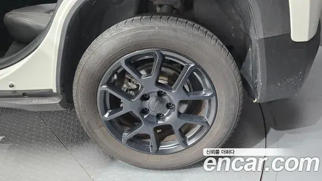 Jeep Renegade 2019 — Şəkil 24/32
