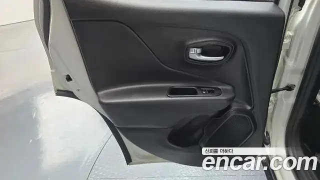 Jeep Renegade 2019 — Şəkil 22/32