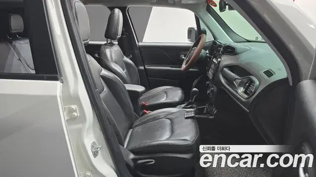 Jeep Renegade 2019 — Şəkil 23/32