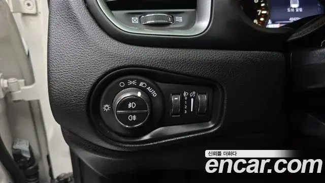 Jeep Renegade 2019 — Şəkil 32/32