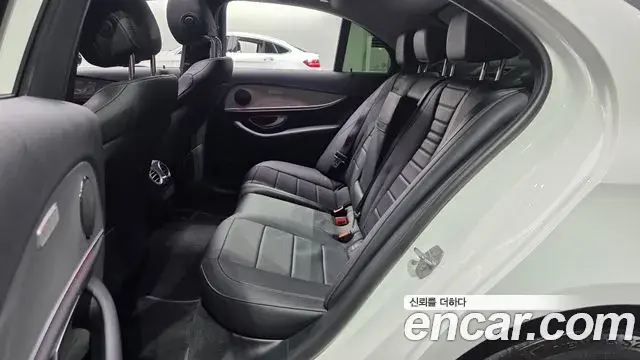 Mercedes-Benz E-Class 2018 — Фото 10/20