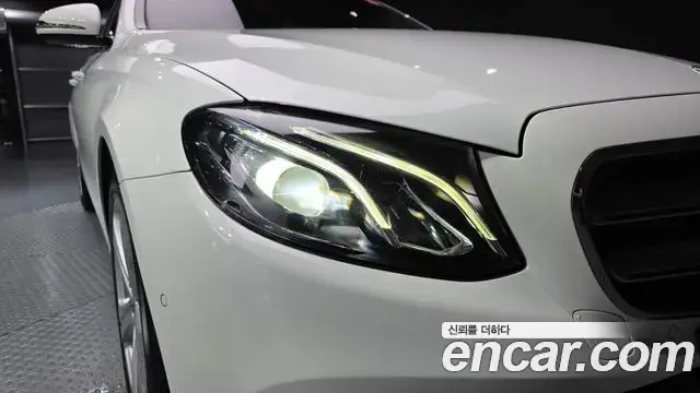 Mercedes-Benz E-Class 2018 — Photo 18/30