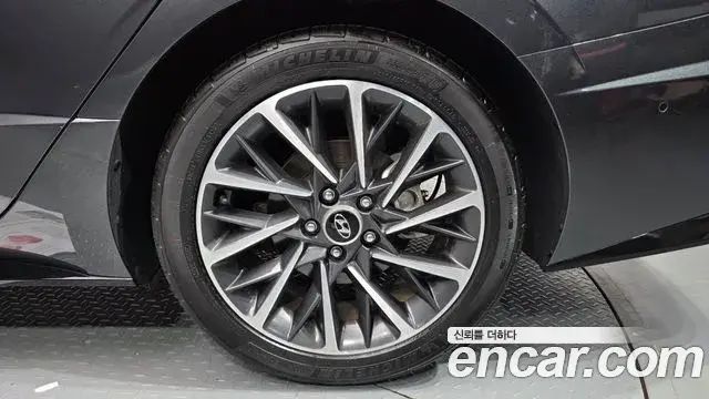 Hyundai Sonata Hybrid 2019 — Şəkil 31/33