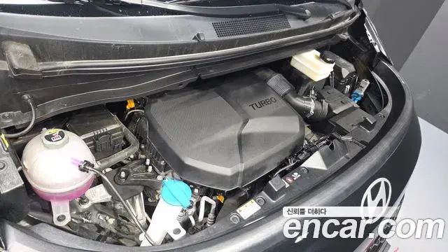 Hyundai Staria 2025 — Фото 6/20