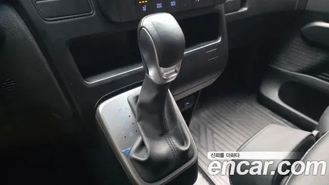 Hyundai Staria 2025 — Фото 9/20