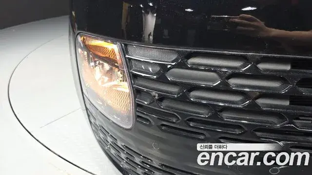 Hyundai Staria 2025 — Photo 15/28