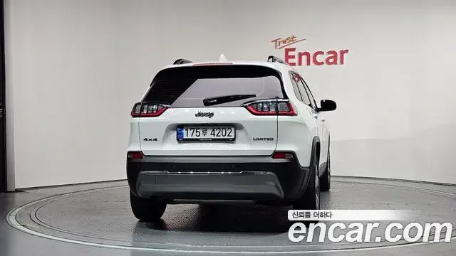 Jeep Cherokee 2022 — Şəkil 7/36
