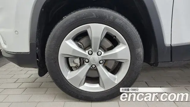 Jeep Cherokee 2022 — Şəkil 16/36