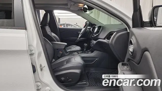 Jeep Cherokee 2022 — Şəkil 12/36