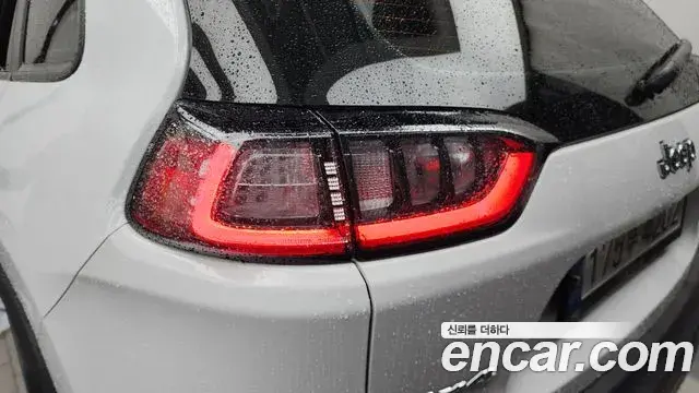 Jeep Cherokee 2022 — Şəkil 24/36