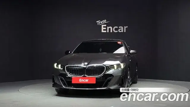 BMW 5 Series 2025 — ფოტო 18/34