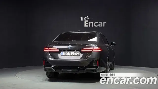 BMW 5 Series 2025 — ფოტო 14/34