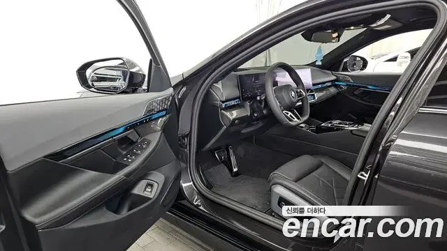 BMW 5 Series 2025 — ფოტო 15/34