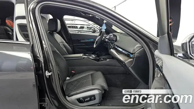 BMW 5 Series 2025 — ფოტო 11/34
