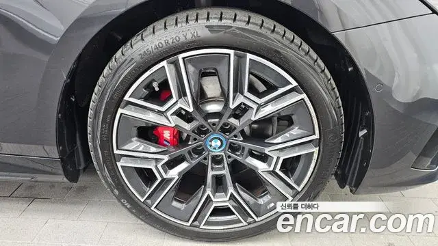 BMW 5 Series 2025 — ფოტო 33/34