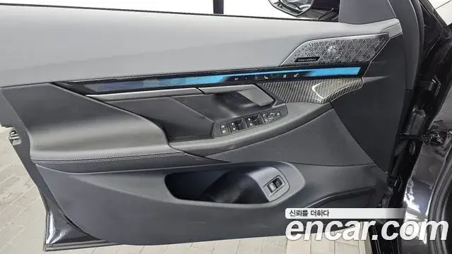 BMW 5 Series 2025 — ფოტო 7/34