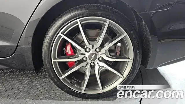 Genesis G70 2018 — ფოტო 15/37