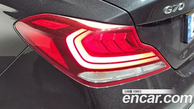 Genesis G70 2018 — ფოტო 18/37