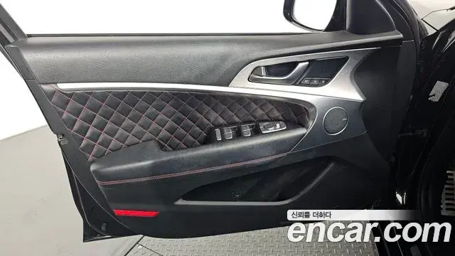 Genesis G70 2018 — ფოტო 33/37