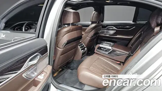 BMW 7 Series 2020 — Фото 11/20