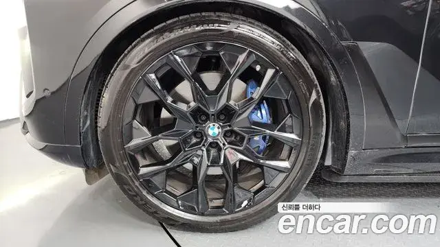 BMW X7 2025 — Photo 32/38
