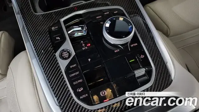 BMW X7 2025 — Photo 28/38