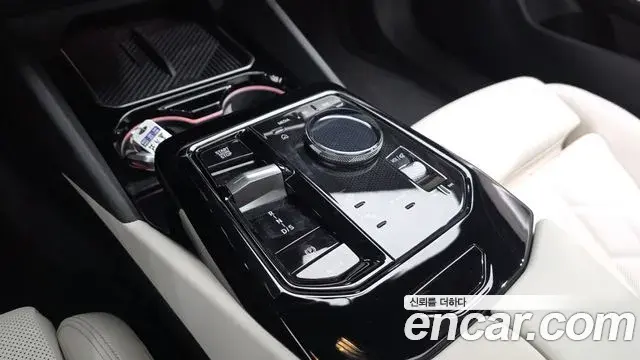 BMW 5 Series 2025 — Фото 9/20