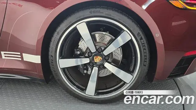 Porsche 911 2021 — Şəkil 22/31