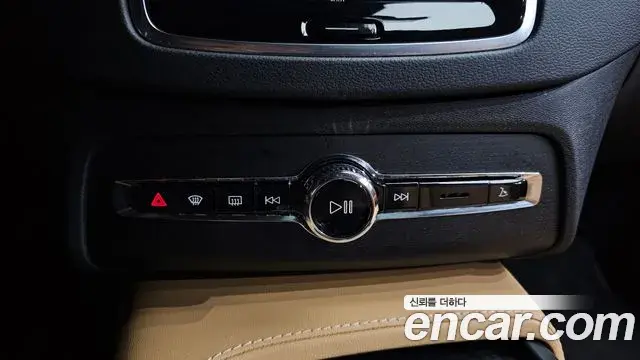 Volvo XC90 2024 — Photo 8/36
