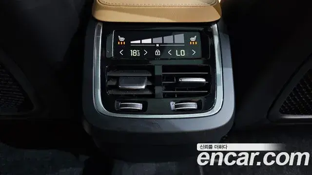 Volvo XC90 2024 — Photo 2/36