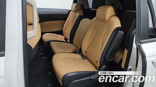 Kia Carnival 2021 — Photo 12/20
