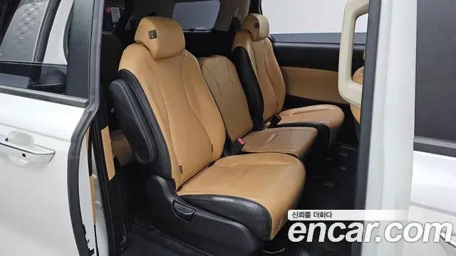 Kia Carnival 2021 — Photo 13/20
