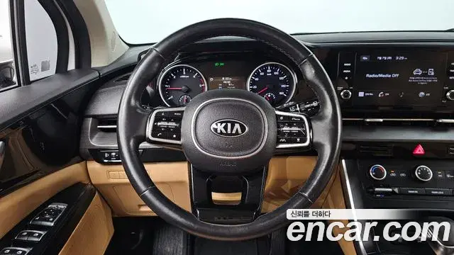 Kia Carnival 2021 — Photo 14/20