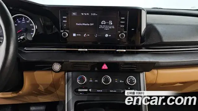 Kia Carnival 2021 — Photo 15/20