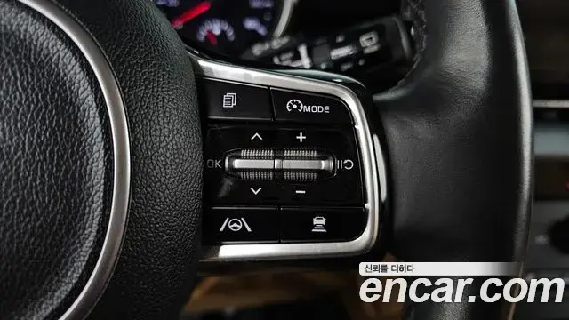 Kia Carnival 2021 — Photo 19/20