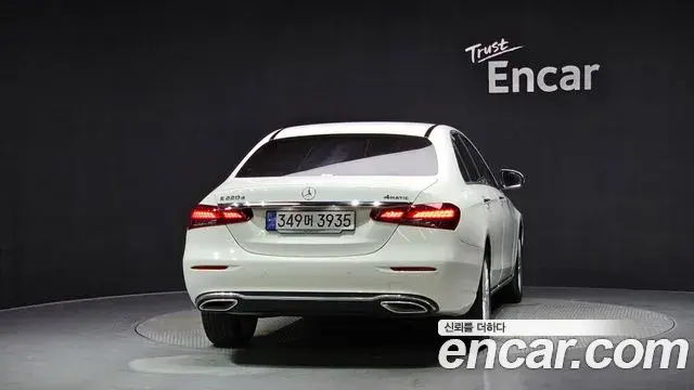 Mercedes-Benz E-Class 2023 — Фото 4/20