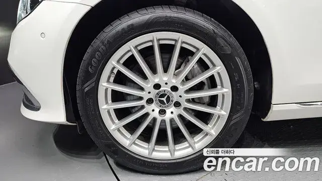 Mercedes-Benz E-Class 2023 — Фото 5/20