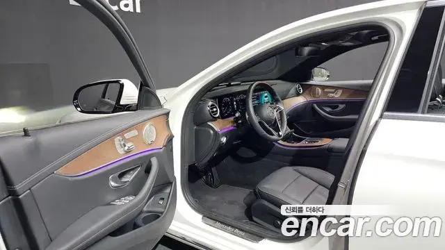 Mercedes-Benz E-Class 2023 — Фото 9/20