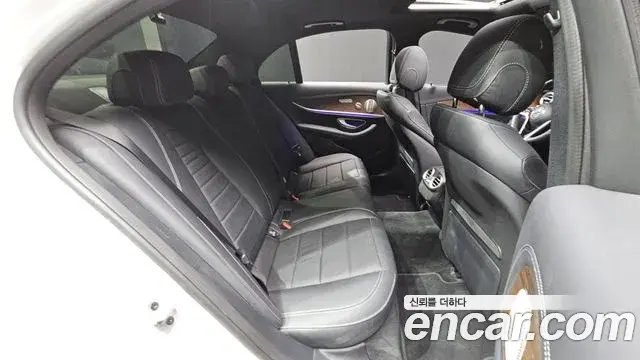 Mercedes-Benz E-Class 2023 — Фото 11/20